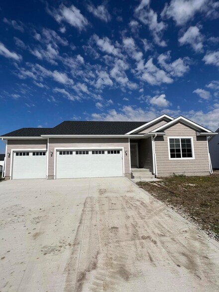 508 Wicker Dr, Huxley, IA 50124