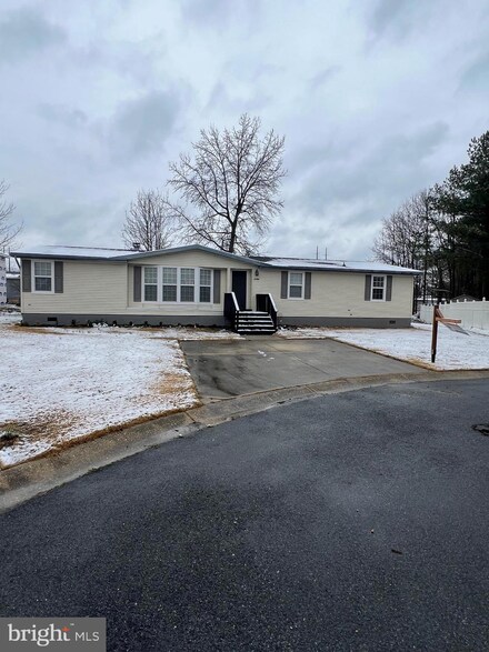 22385 Mellencamp Ct, California, MD 20619