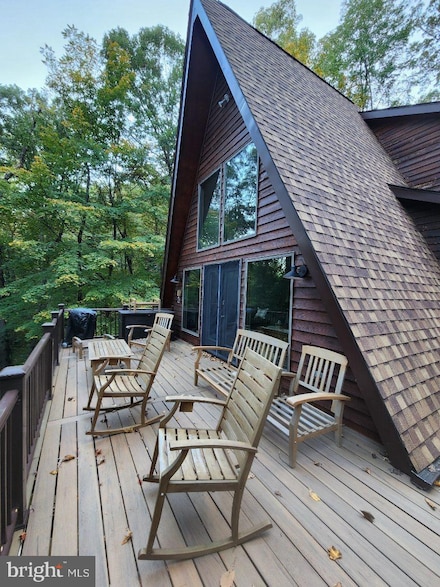 346 Bobcat Dr, Berkeley Springs, WV 25411