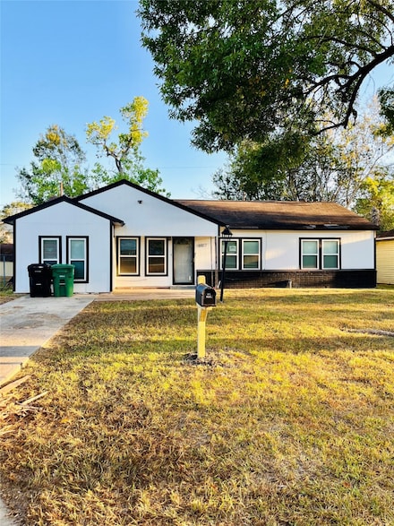 6107 Belmark St, Houston, TX 77033