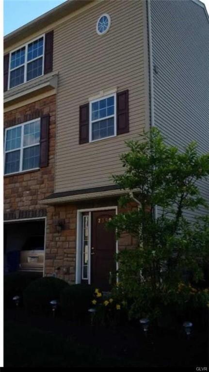 7390 Pioneer Dr, Macungie, PA 18062