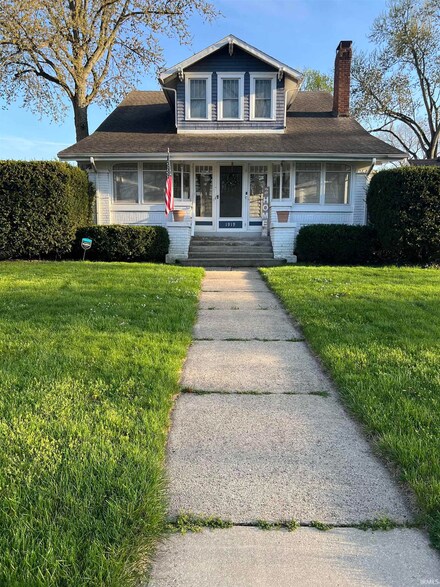 1919 E Jackson Blvd, Elkhart, IN 46516