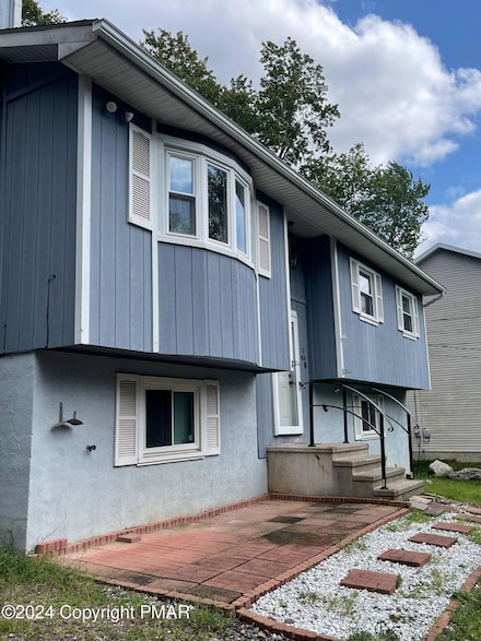 7374 Ventnor Dr, Tobyhanna, PA 18466