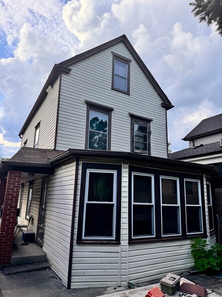4714 N Kennicott Ave, Chicago, IL 60630