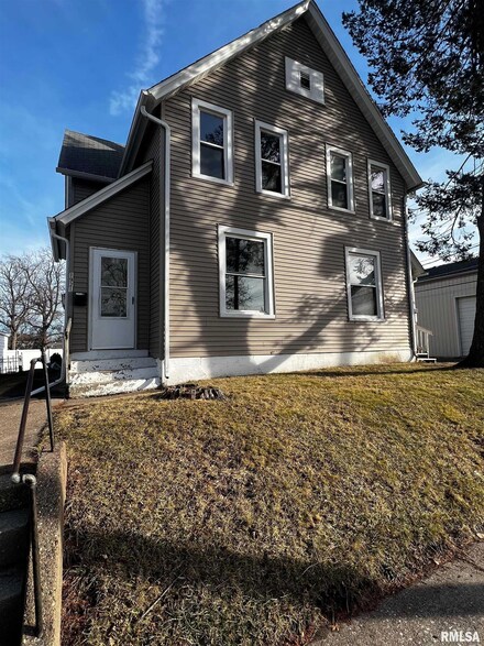 1919 N Sturdevant St, Davenport, IA 52804