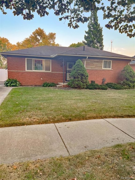 21710 Parklawn St, Oak Park, MI 48237