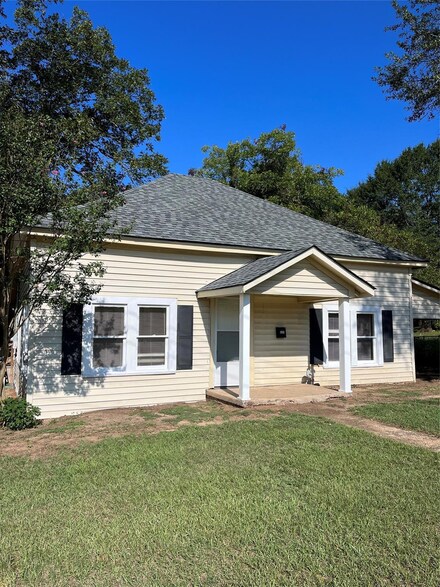 521 N West Front St, Vivian, LA 71082