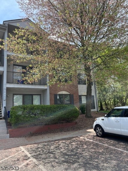 96 Fisher Dr, Franklin Park, NJ 08823