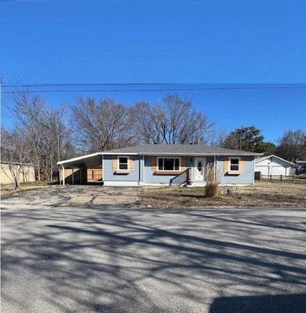 510 E Buchanan St, Prairie Grove, AR 72753