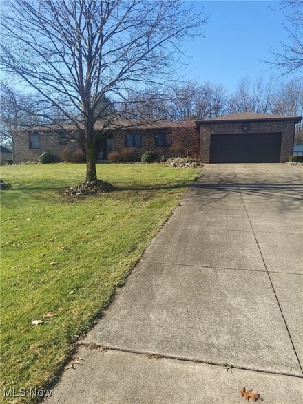 2006 Nolt Dr, Akron, OH 44312