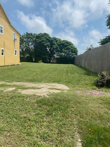 4015 Ball St, Galveston, TX 77550