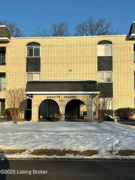 4825 Sherburn Ln Unit 100B, Louisville, KY 40207