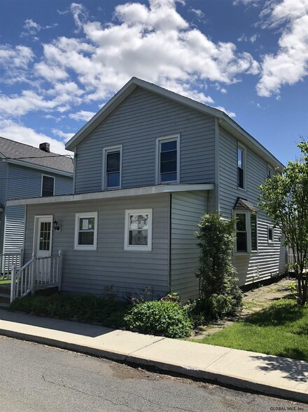 29 Pond St, Schuylerville, NY 12871