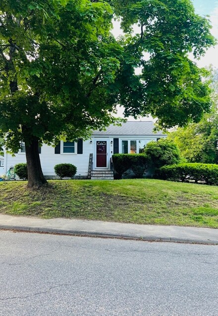 70 W Lake Dr, Weymouth, MA 02188
