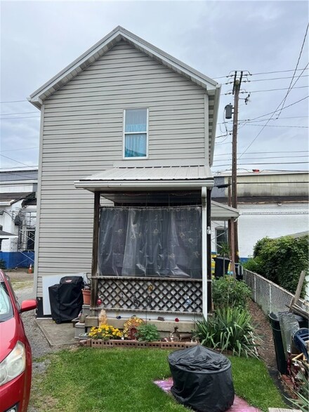 361 W 7th Ave, Tarentum, PA 15084