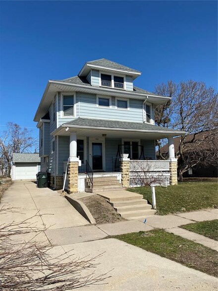 410 8th Ave SW, Cedar Rapids, IA 52404