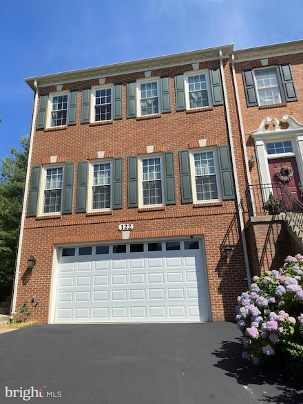 122 Winter Walk Dr, Gaithersburg, MD 20878