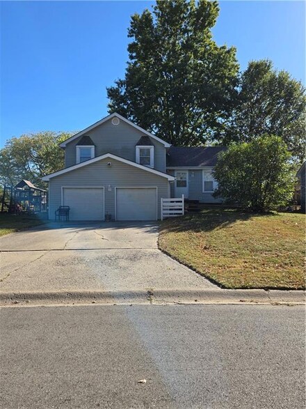 8419 NW 68th St, Kansas City, MO 64152