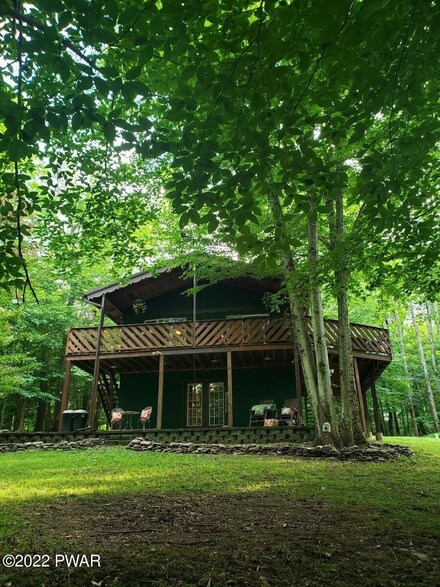 101 Fir Ln, Greentown, PA 18426