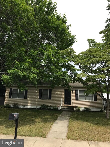 7 Narcissus Rd, Pennsville, NJ 08070