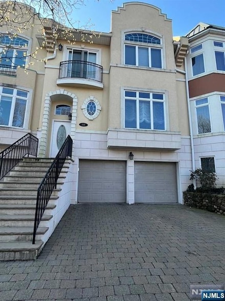 108 Winding Creek, Westwood, NJ 07675