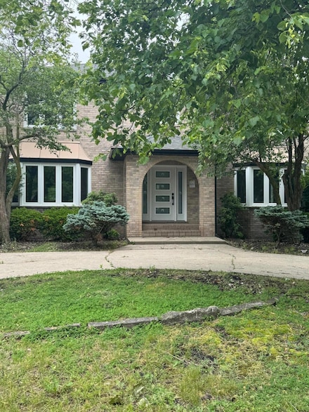 9759 Crimson Tree Ln, Munster, IN 46321