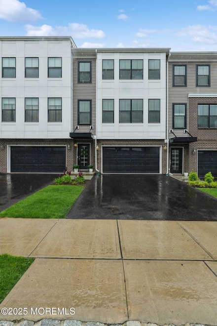 94 Bataan Ave, Tinton Falls, NJ 07724