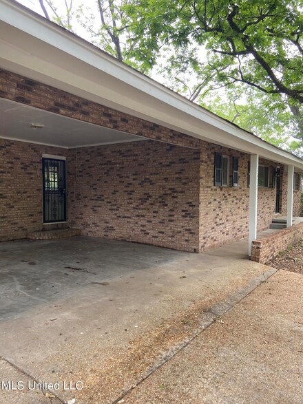 1572 W Mcdowell Rd, Jackson, MS 39204