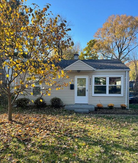 3697 Long Dr, Saint Ann, MO 63074