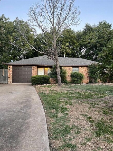 141 Milas Ct, Glenn Heights, TX 75154