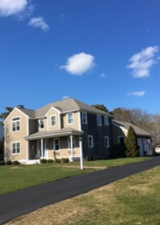 8 Oak Bluff Rd, Sagamore Beach, MA 02562
