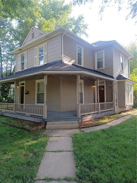 1203 N Main St, Independence, MO 64050