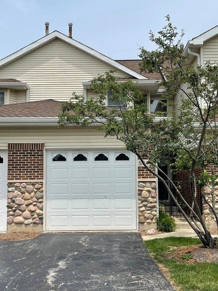 5124 Deblin Ln, Oak Lawn, IL 60453