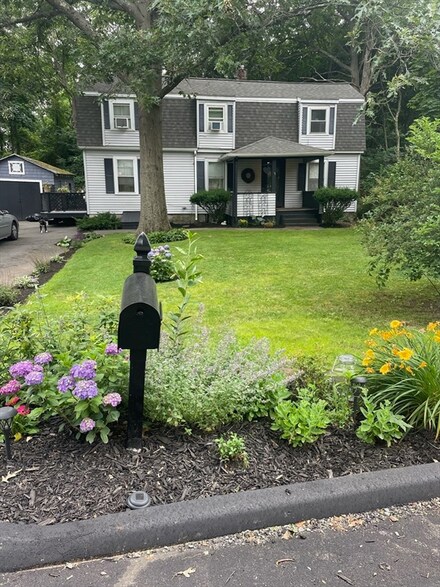 7 Oakwood Ave, Saugus, MA 01906