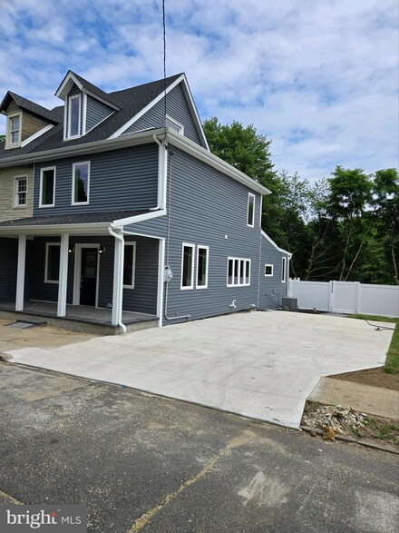129 Shreve St, Mount Holly, NJ 08060
