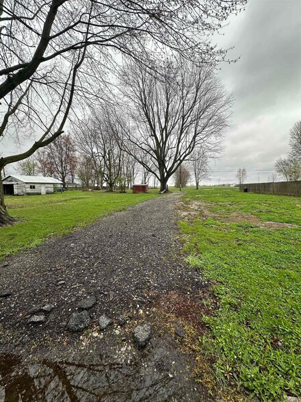 411 N Posey St, Windfall, IN 46076