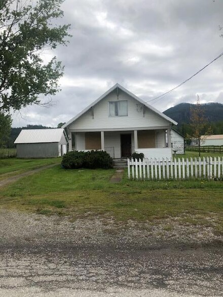 910 N 3rd St E, Chewelah, WA 99109