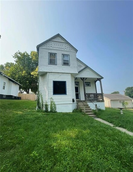 3310 Monterey St, Saint Joseph, MO 64507