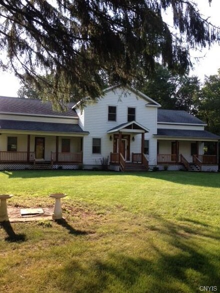 67 Cemetary Rd, Constantia, NY 13044