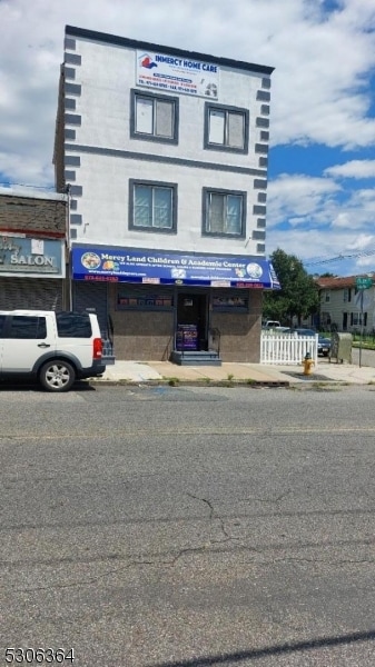 396 15th Ave, Newark, NJ 07103