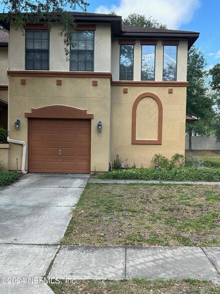 5311 Brighton Park Ln, Jacksonville, FL 32210