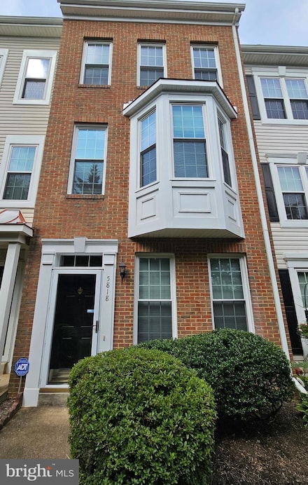 5818 Cowling Ct, Alexandria, VA 22304