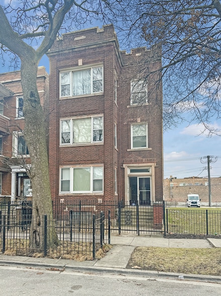 6108 S Rhodes Ave, Chicago, IL 60637