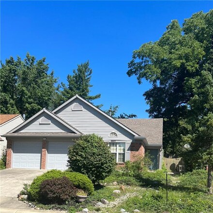 9862 River Oak Ln N, Fishers, IN 46038