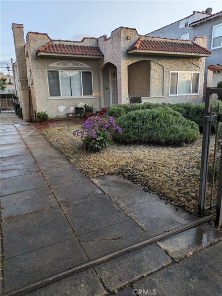 1046 W 84th Place, Los Angeles, CA 90044
