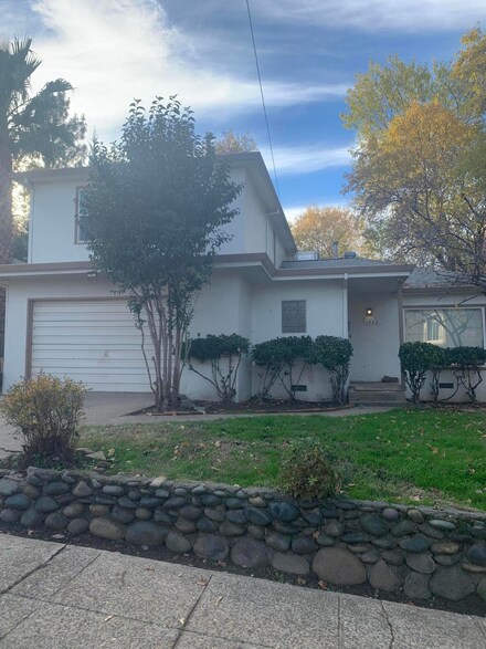1422 Willis St, Redding, CA 96001