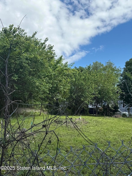 211 Beechwood Ave, Staten Island, NY 10301