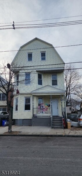 733 S 14th St, Newark, NJ 07103