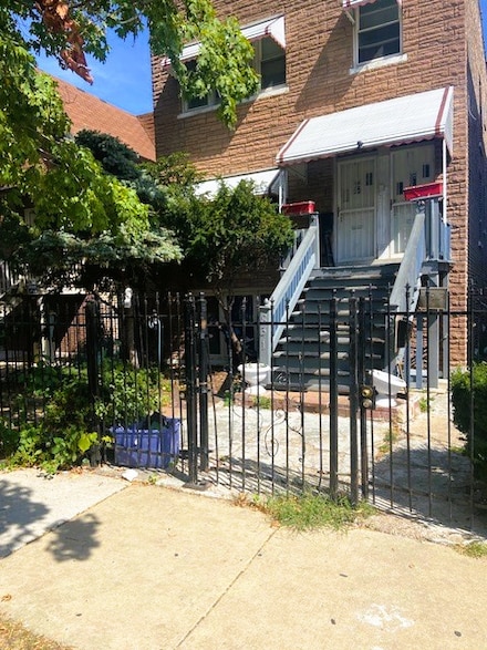 831 N Kolin Ave, Chicago, IL 60651