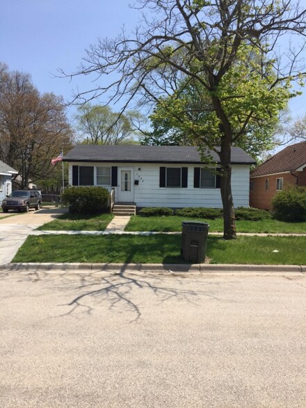 1996 9th St, Muskegon, MI 49444